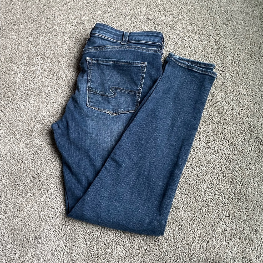 (#14) 1 pair of bleecker silver jeans size 32